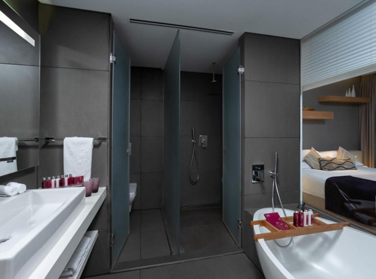 Cramim By Isrotel Exclusive Kiryat Anavim エクステリア 写真 A walk-in shower